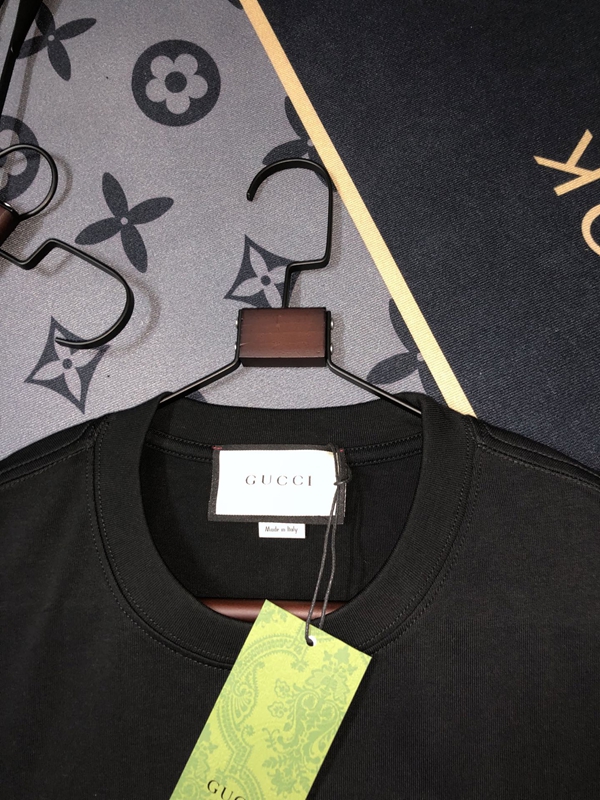 ブランドTシャツ側面デザイン